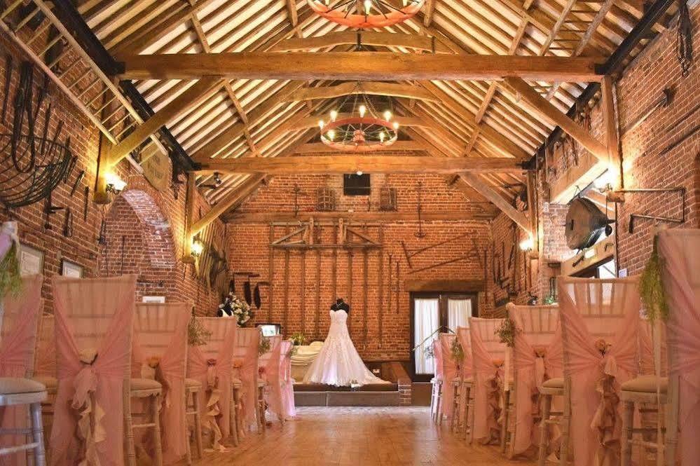 At The Farmhouse Hunters Hall Hotell Dereham Exteriör bild
