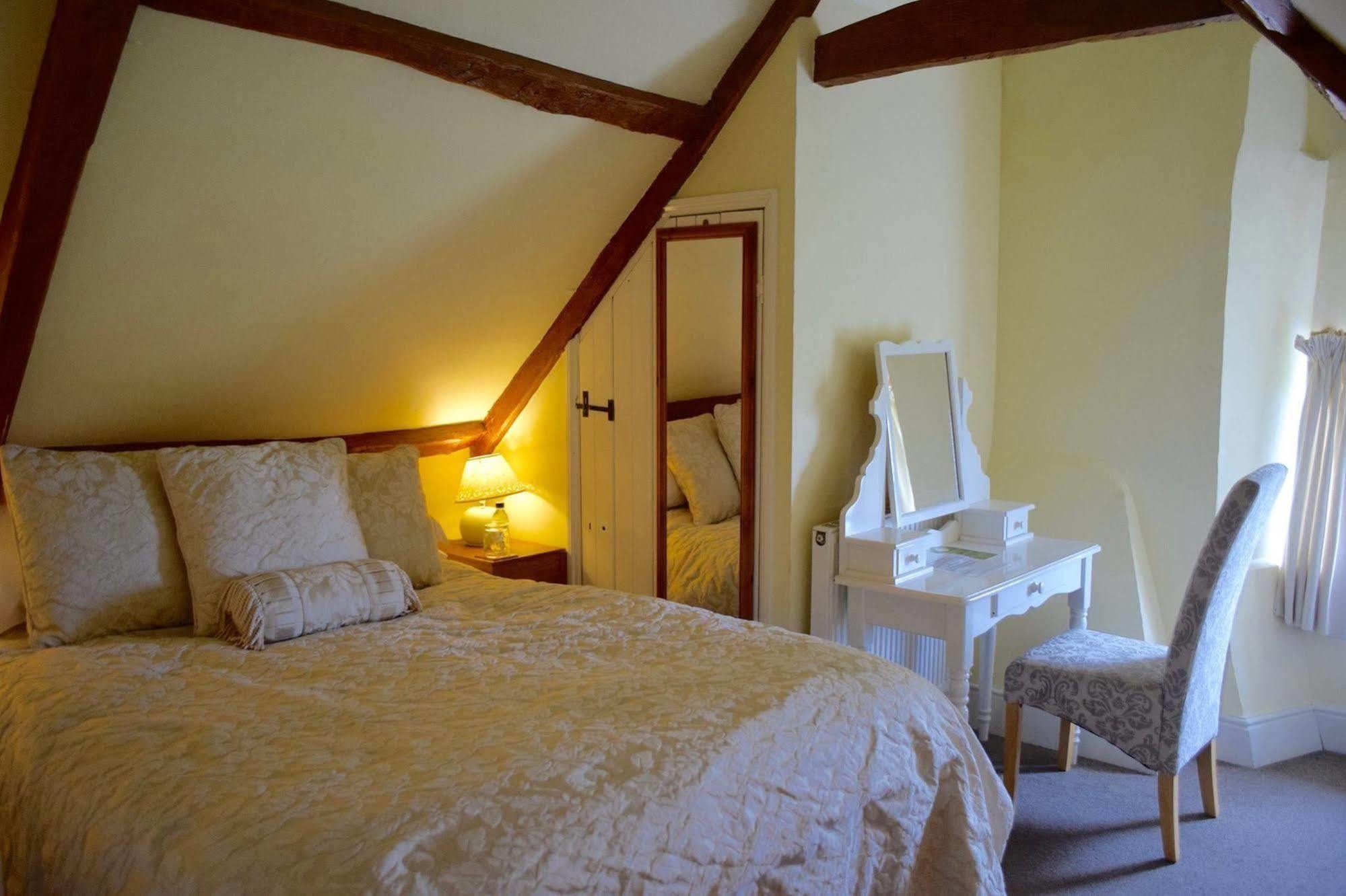 At The Farmhouse Hunters Hall Hotell Dereham Exteriör bild