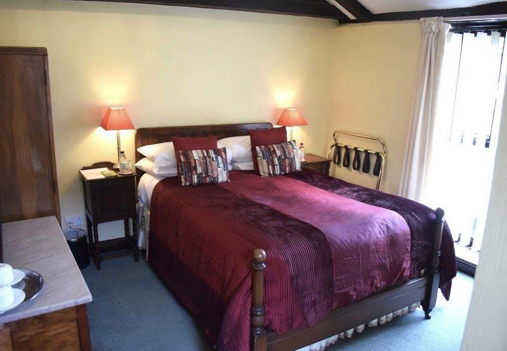 At The Farmhouse Hunters Hall Hotell Dereham Exteriör bild